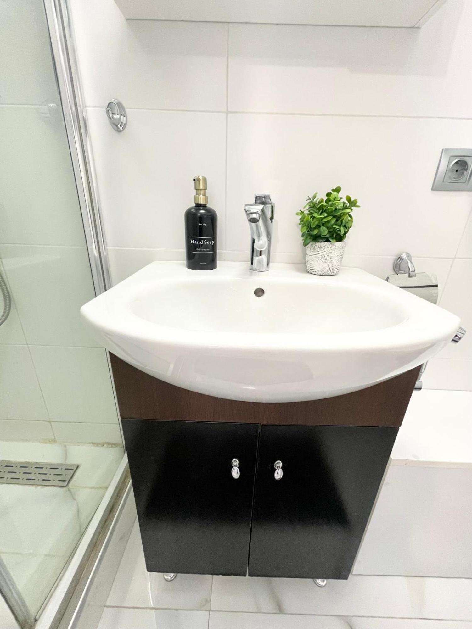 White Studio Букурещ Екстериор снимка