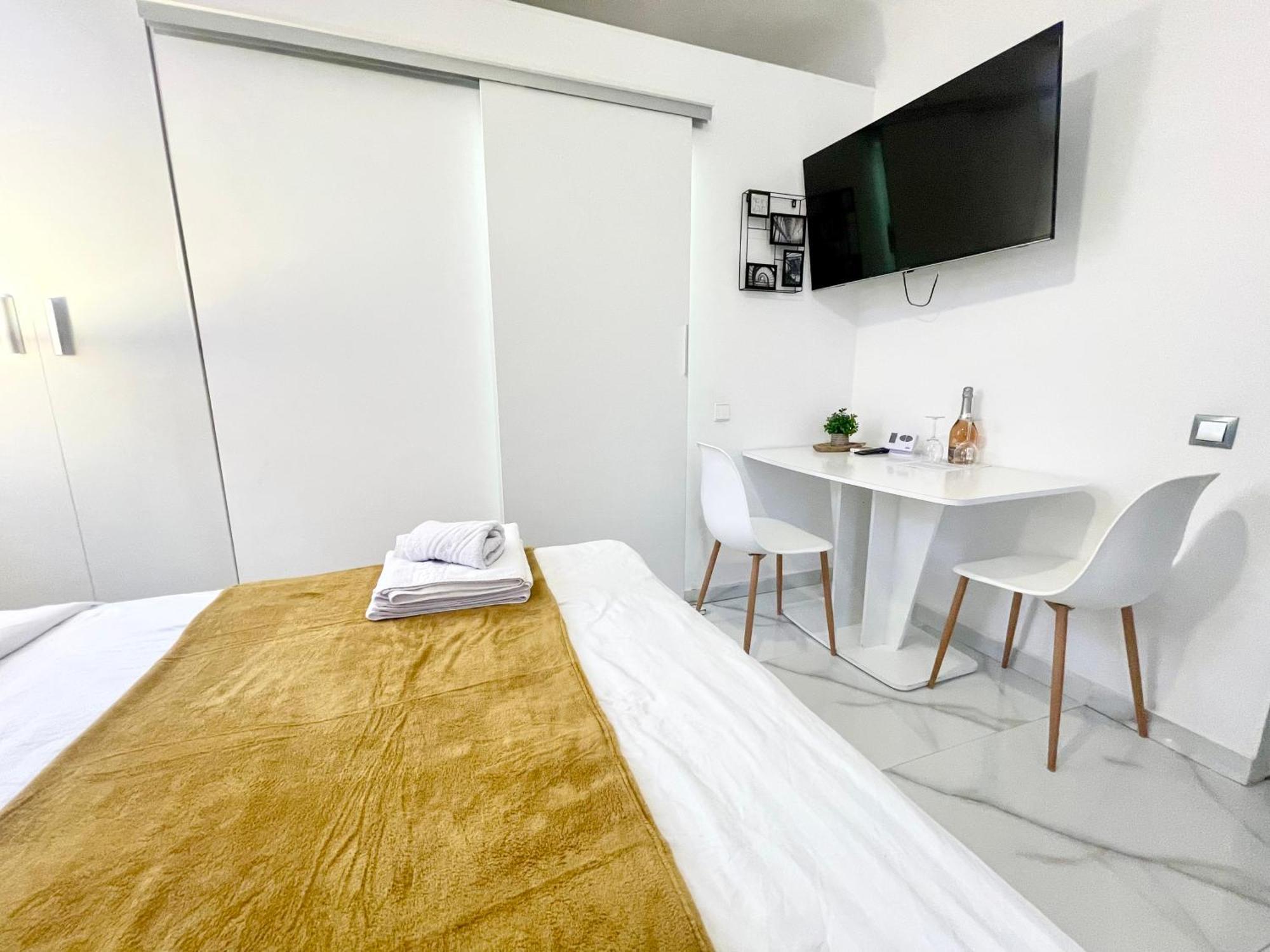 White Studio Букурещ Екстериор снимка