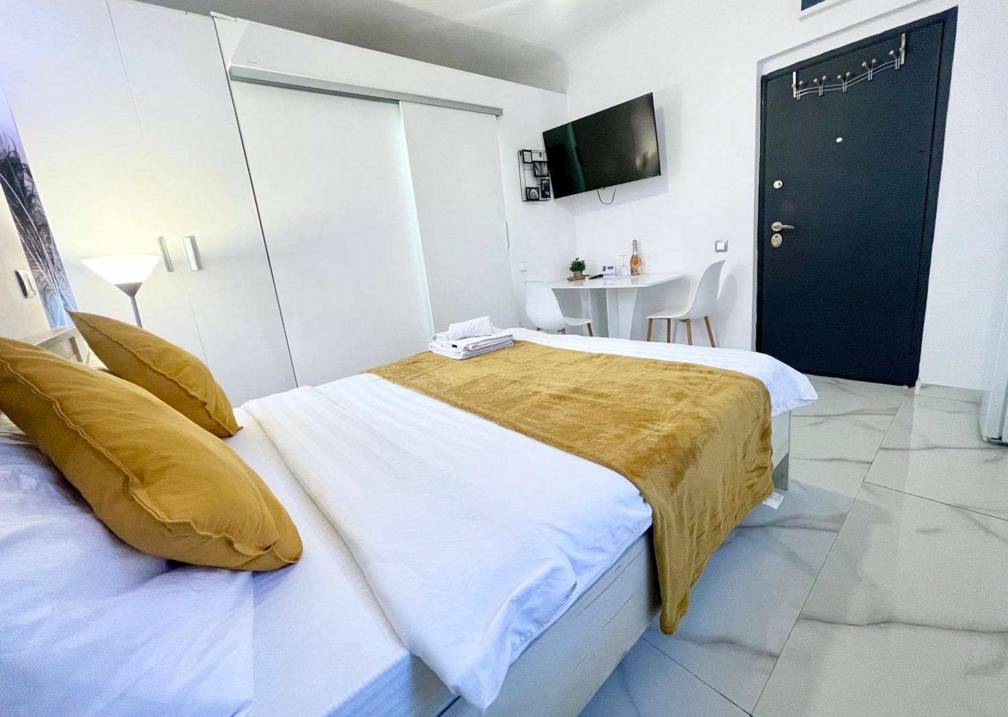 White Studio Букурещ Екстериор снимка